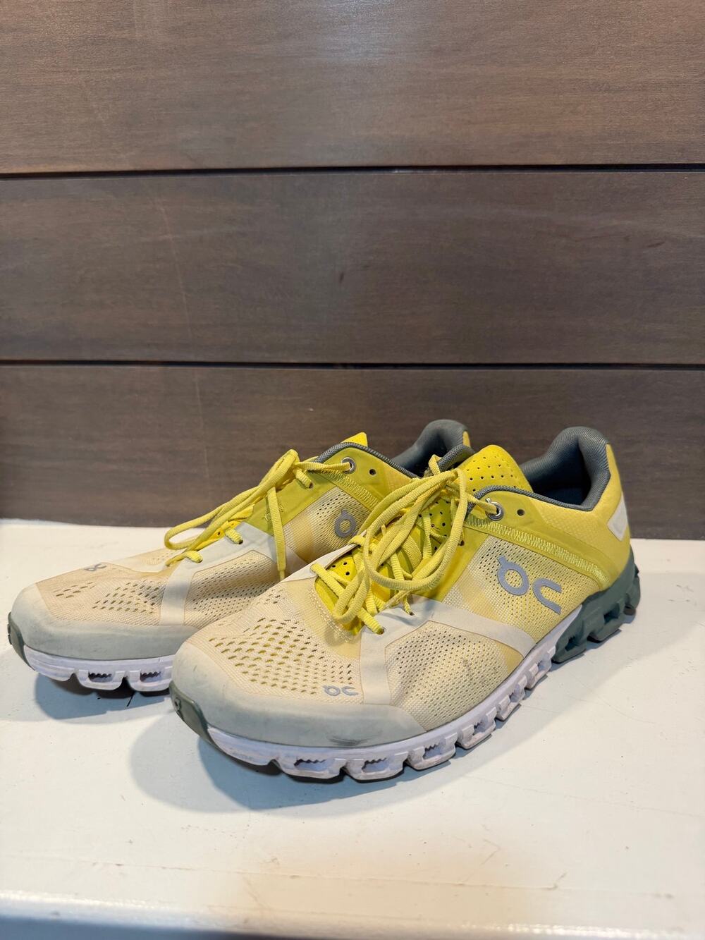 On Cloudflow Running Shoes Bright Yellow & White Sz 8 Athleisure Preppy
